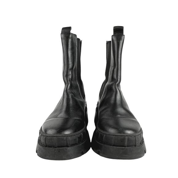 Steve Madden Barclay Women's Black Leather Round Toe Slip On Chelsea Boots Sz 6 - Picture 2 of 7